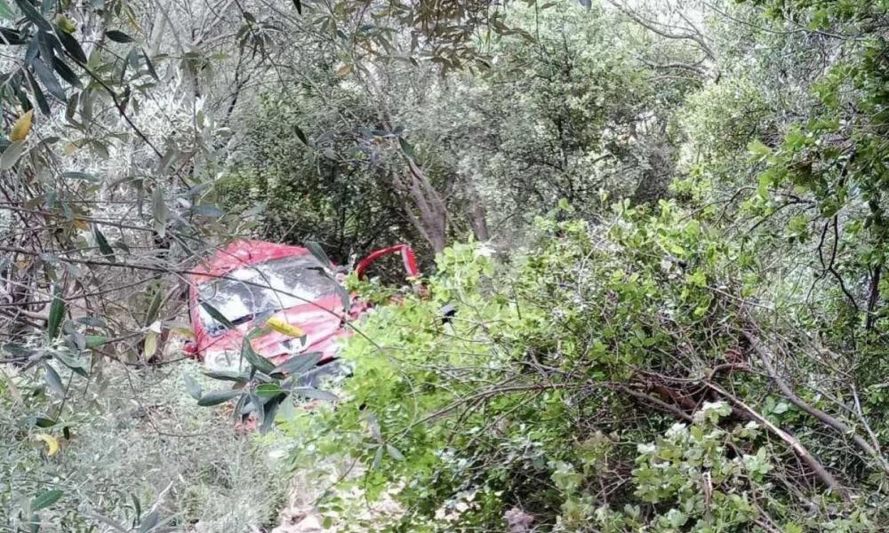 Σοβαρό τροχαίο στην Αιτωλοακαρνανία: ΙΧ έπεσε σε ρέμα - Σε σοβαρή κατάσταση η οδηγός